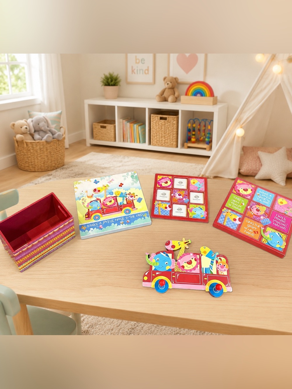Colorful Animal Baby or Toddler room decorations:EUC 5 piece set